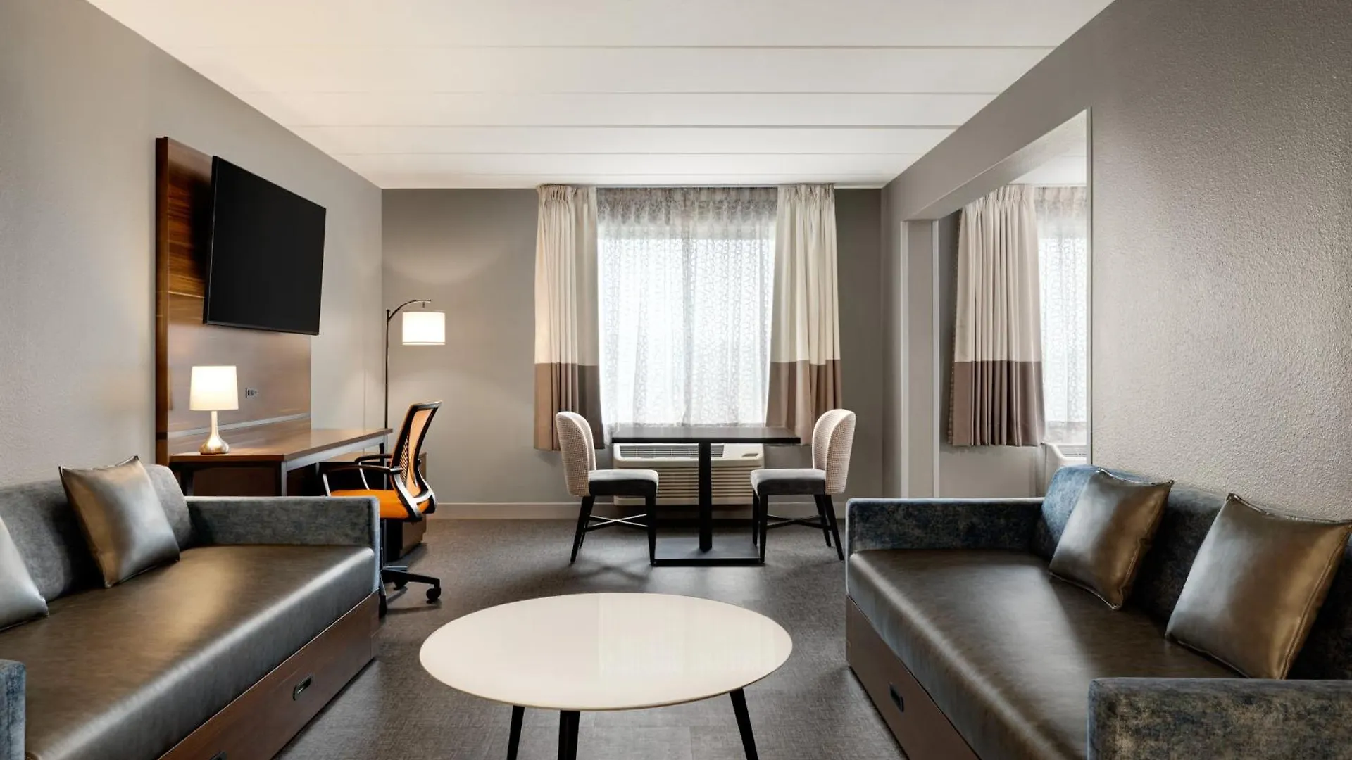 Four Points By Sheraton Columbus-Polaris 3*, Columbus